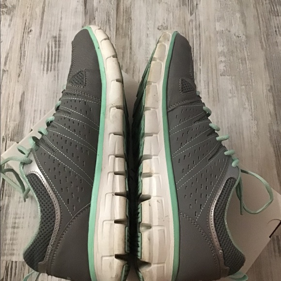 Skechers air cooled lite weight sneaker size 10 - Picture 9 of 12